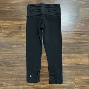 Lululemon Ruched Waist And Side Bottom Black Capri Leggings Size 4 Yoga Athletic